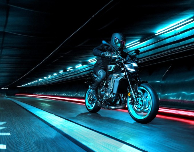 Teste la MT-09 de Yamaha moto! Coup de coeur assuré.