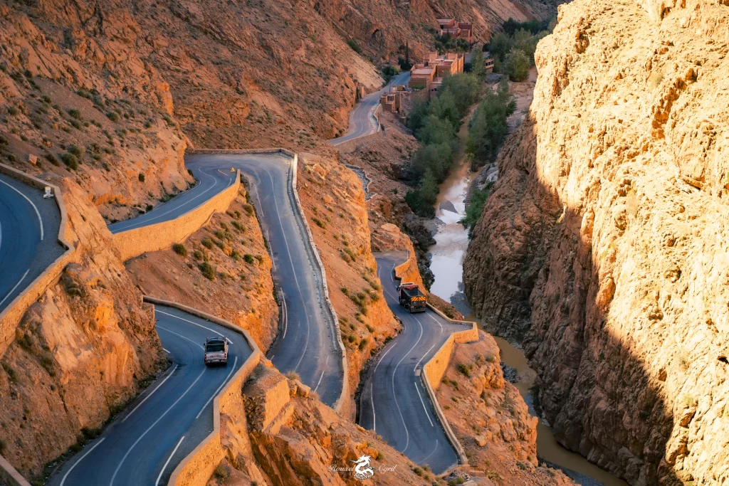 Routes sinueuses et virages marocains